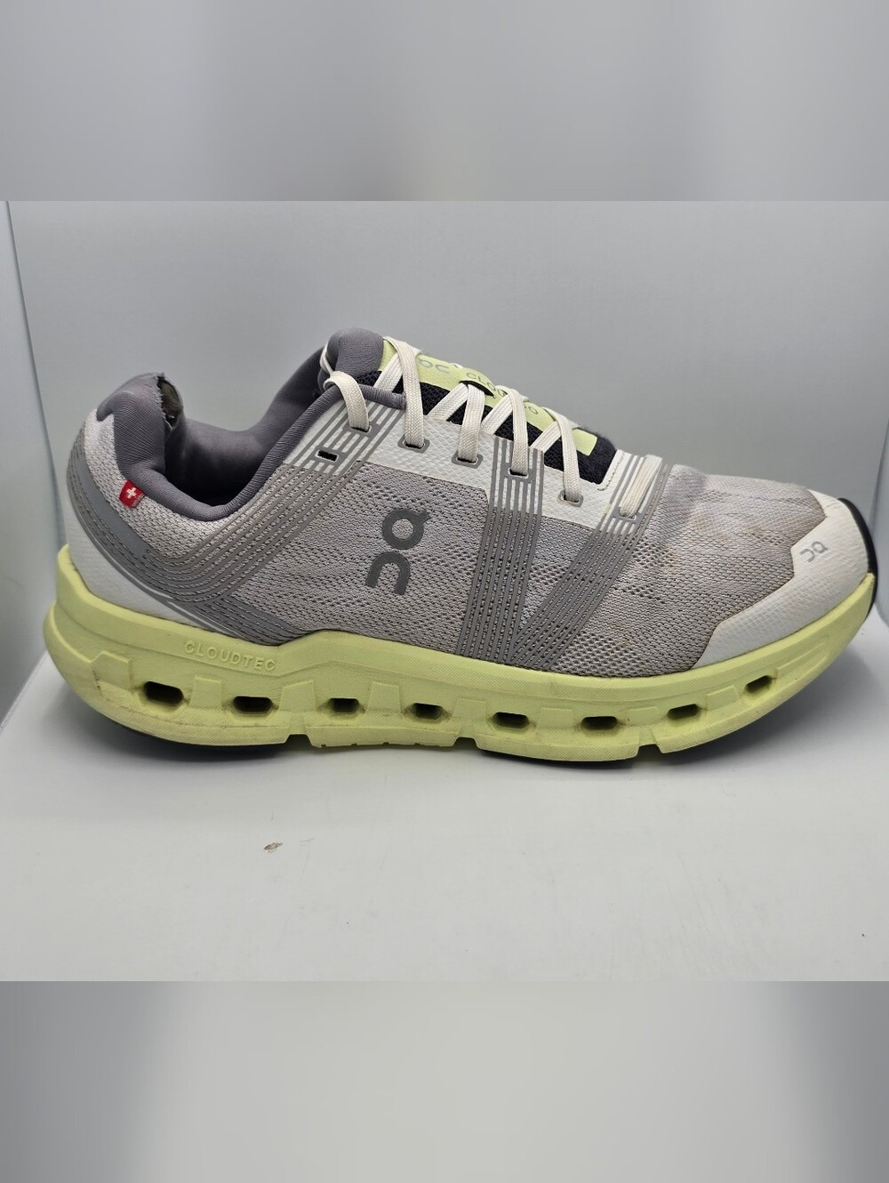 On Cloudgo Swiss Engineering Women's Size 9.5 Running Shoes Gray